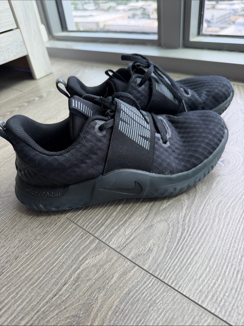 Nike Renew women’s sneakers sz 7